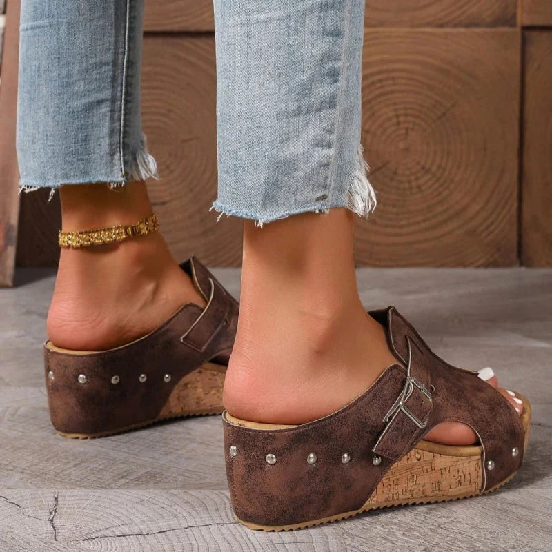Naisten peep-toe-kiilakorkosandaalit korokepohjalla