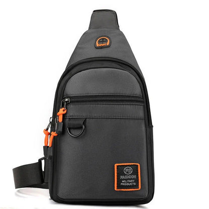 Vedenpitävä crossbody-laukku useilla taskuilla