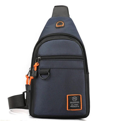 Vedenpitävä crossbody-laukku useilla taskuilla