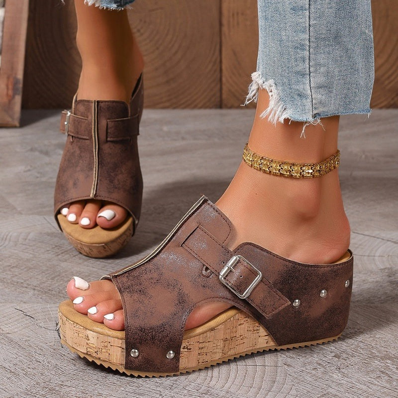 Naisten peep-toe-kiilakorkosandaalit korokepohjalla