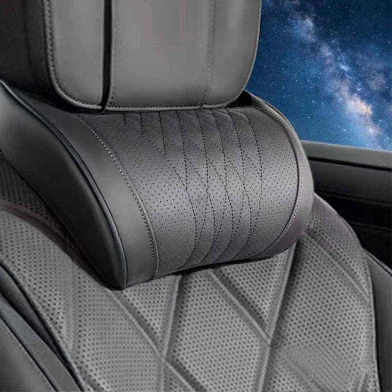 Universaali memory foam -niskatyyny autoon