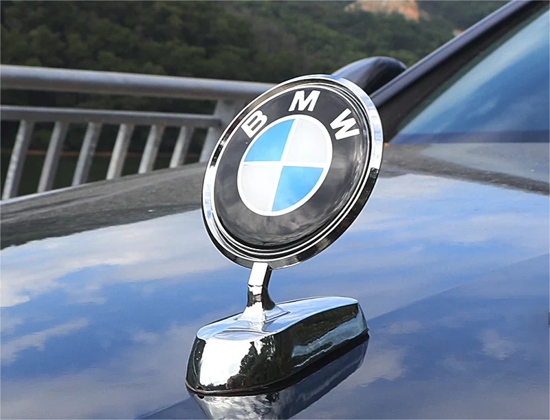 Konepellin tunnus automerkillä